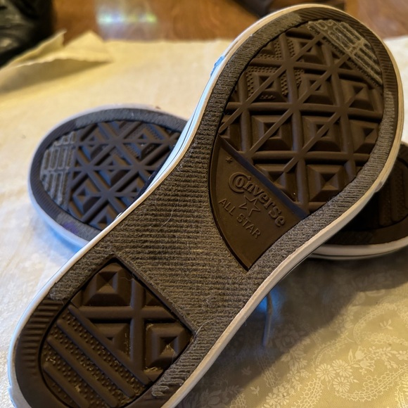 Converse All Stars Youth Size 2 Black, Lowtop - Picture 3 of 7